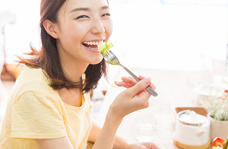 よく噛んで食べることも重要で唾液には抗菌物質が多く含まれています。
